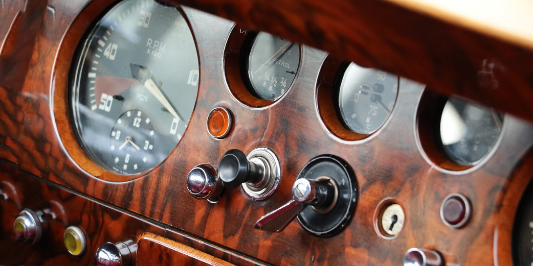 History of Gauges placed in the front of the car.